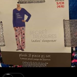 Size small 4/5 pjs